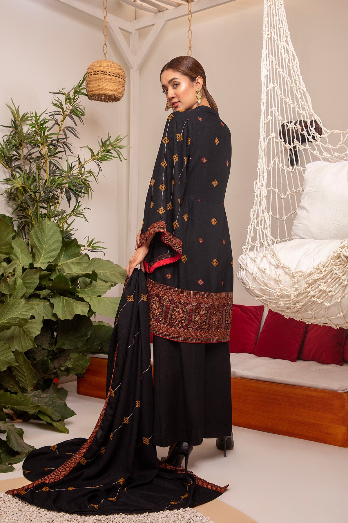 Embroidered Winter Karandi 82B